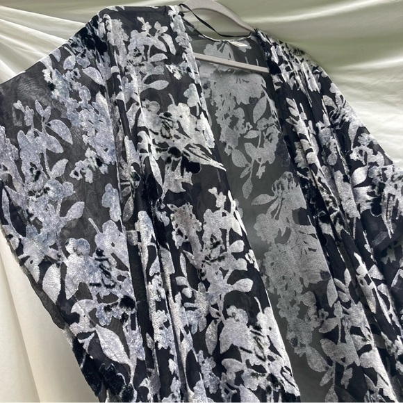 Cato black and gray floral super soft shawl, one size - Picture 6 of 8